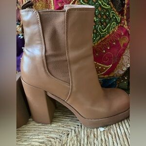 Gianni Bini soft leather boots size 7.